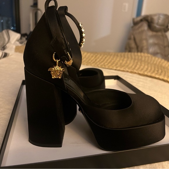 Versace Medusa Aevitas Single Platform pumps - Picture 4 of 9
